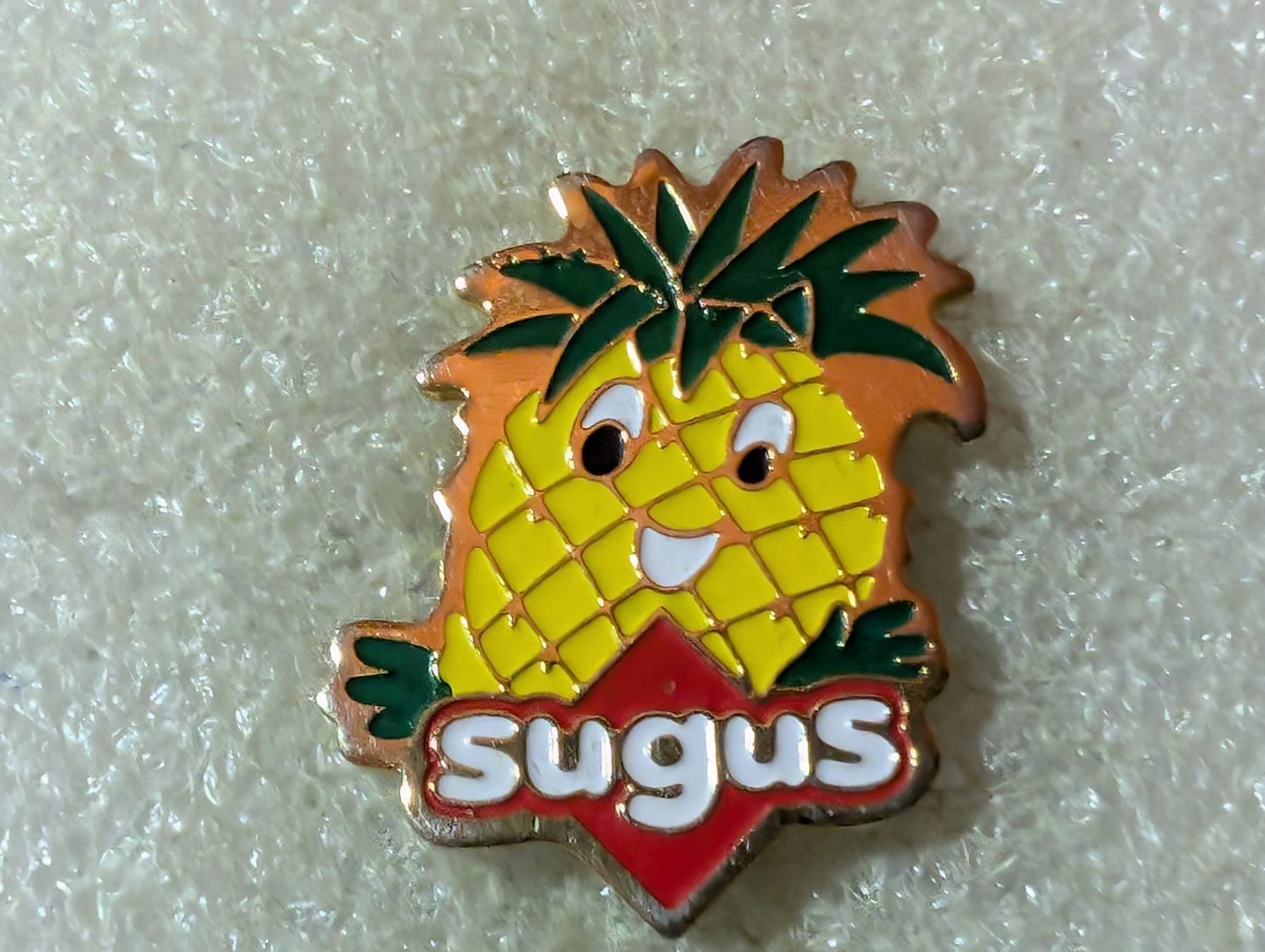 Plaketten & Abzeichen: Ansteckpin 134: Sugus – Gebraucht aus Oppligen von Pin-Fall-Shop