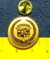 CADILLAC US-CAR AUTO LOGO SCHMUCK-PIN GEPRÄGT GOLDIG 22mm