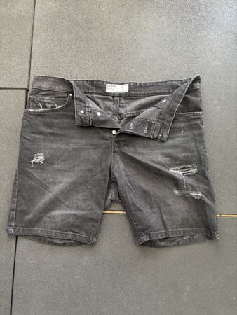 BERSHKA Denim Shorts, Schwarz, 46
