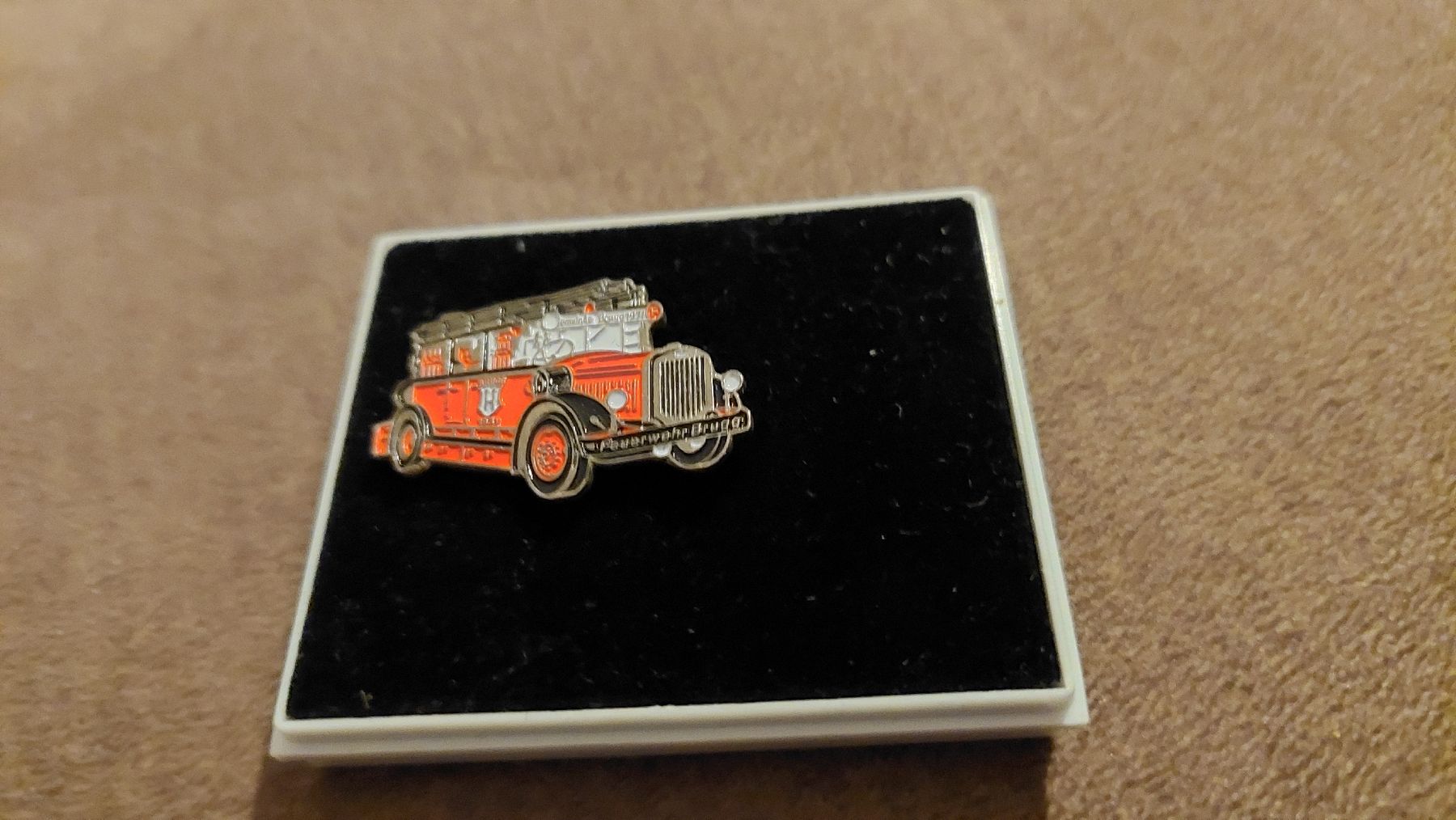 Spille & Fermagli: Feuerwehr Brugg Pin/Anstecker – Usato da Zürich venduto da Romstyle 1