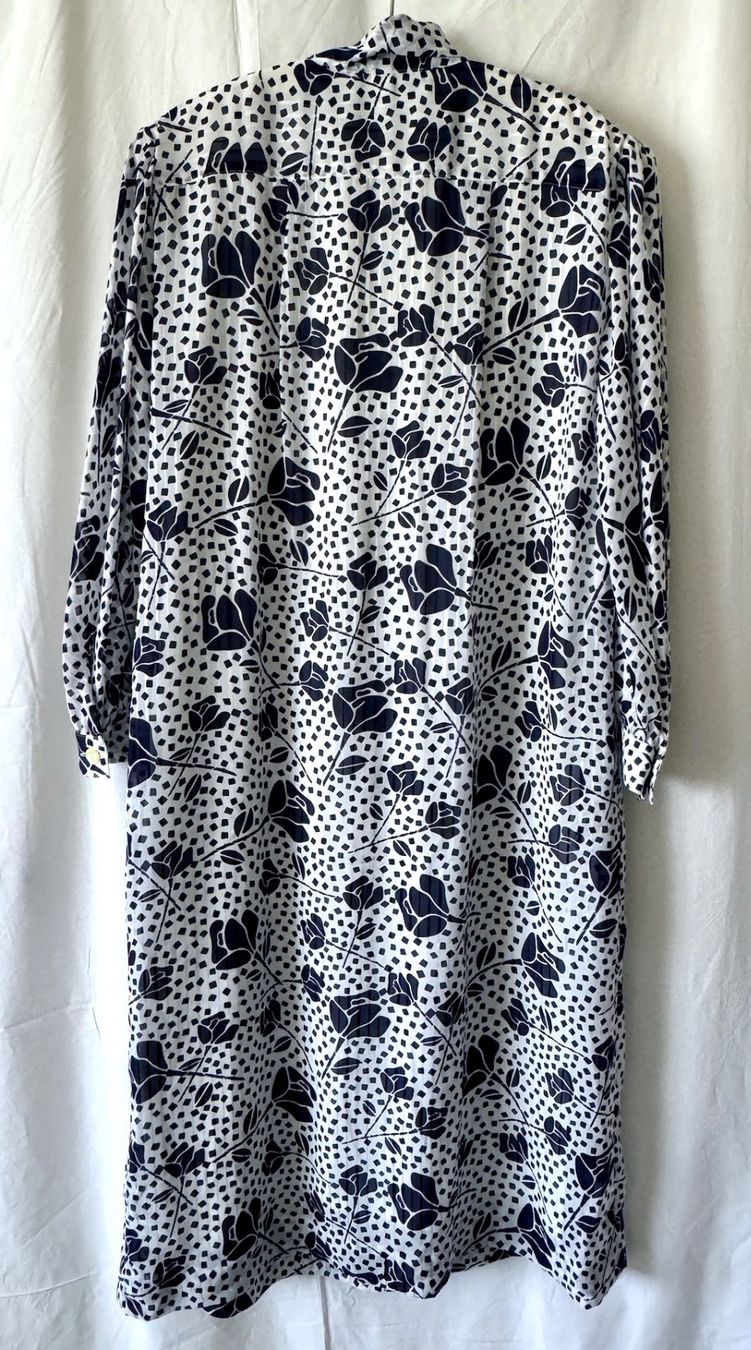 Vestiti: Weiss-blau gemustertes Kleid mit Schalkragen – Usato da Oberrieden venduto da pet_n2c2 2