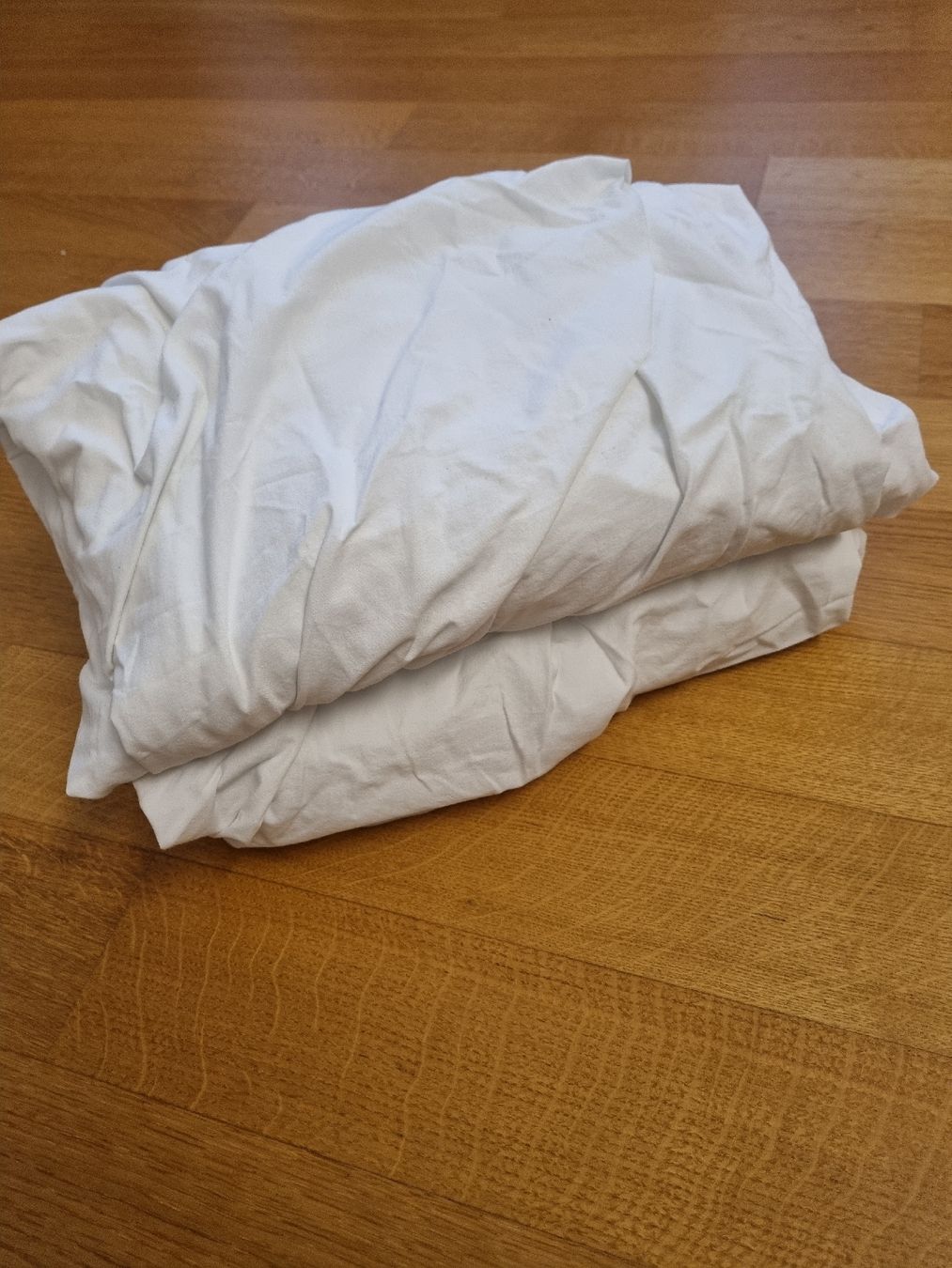 Bettwäsche: 2x IKEA Dvala Fixleintuch (80x200cm) – Gebraucht aus Altendorf von evuhler