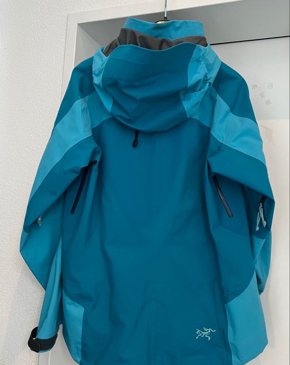Arcteryx Jacken: Arcteryx Gore Tex Jacke Damen – Neu (gemäss Beschreibung) aus Rapperswil SG von ale_xg9f 2