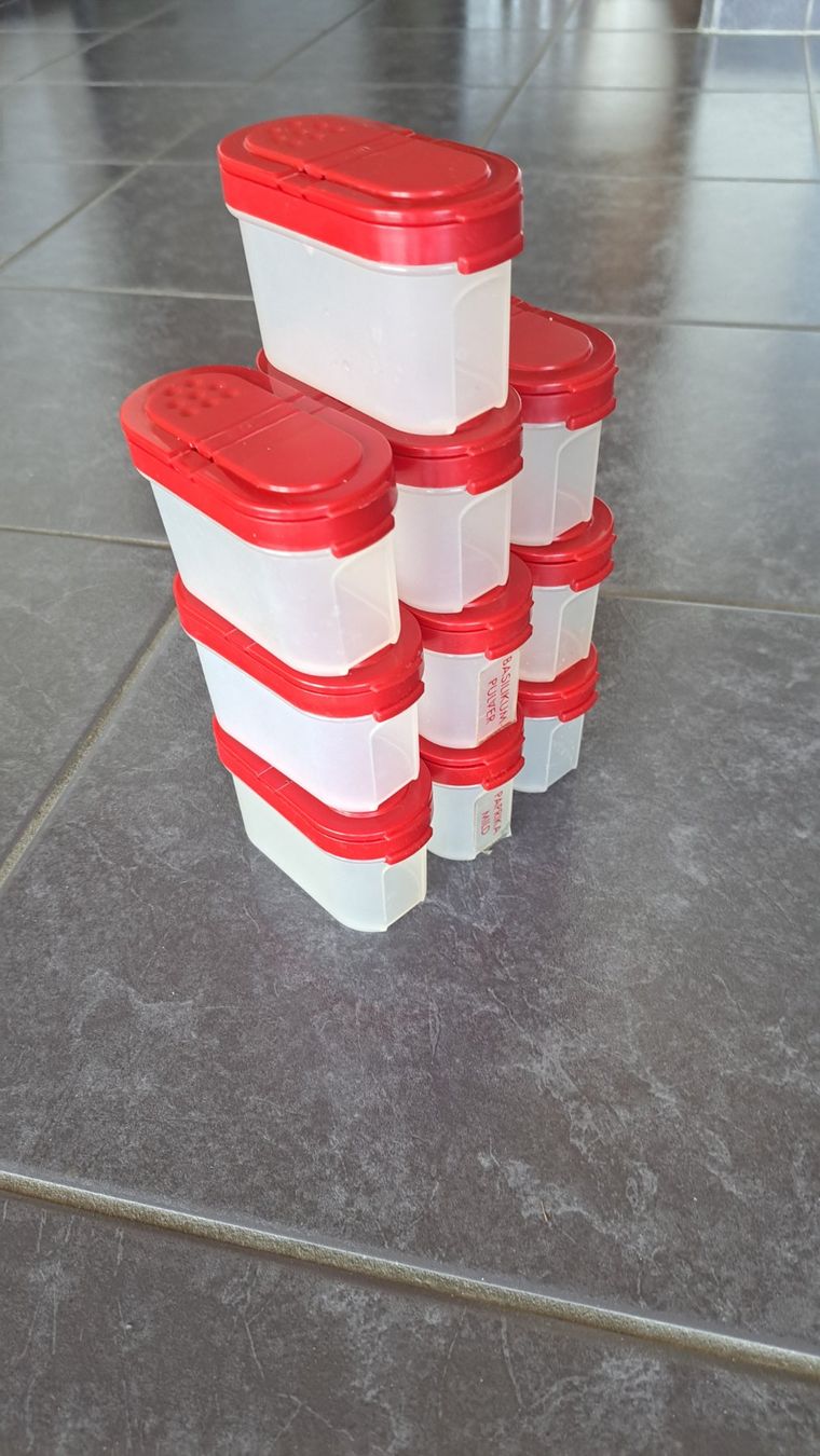 Tupperware Gewürzdosen Set 10 Stück gebraucht rot klar (Gebraucht) in ...