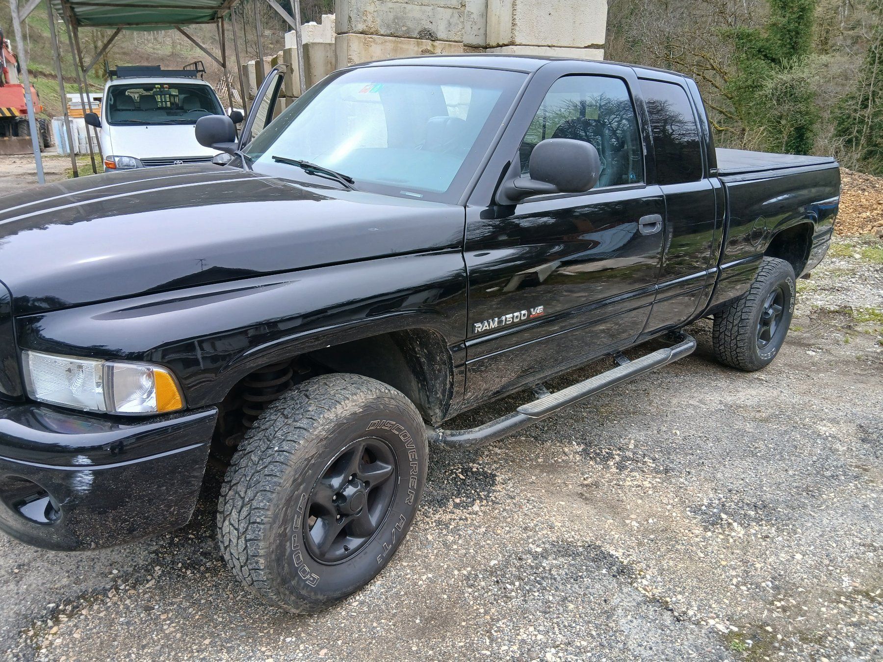 Dodge Autos: Dodge Ram 4x4, 5,9 l,  Unfallfahrzeug – D'occasion à Grellingen par zue_2fxh 1