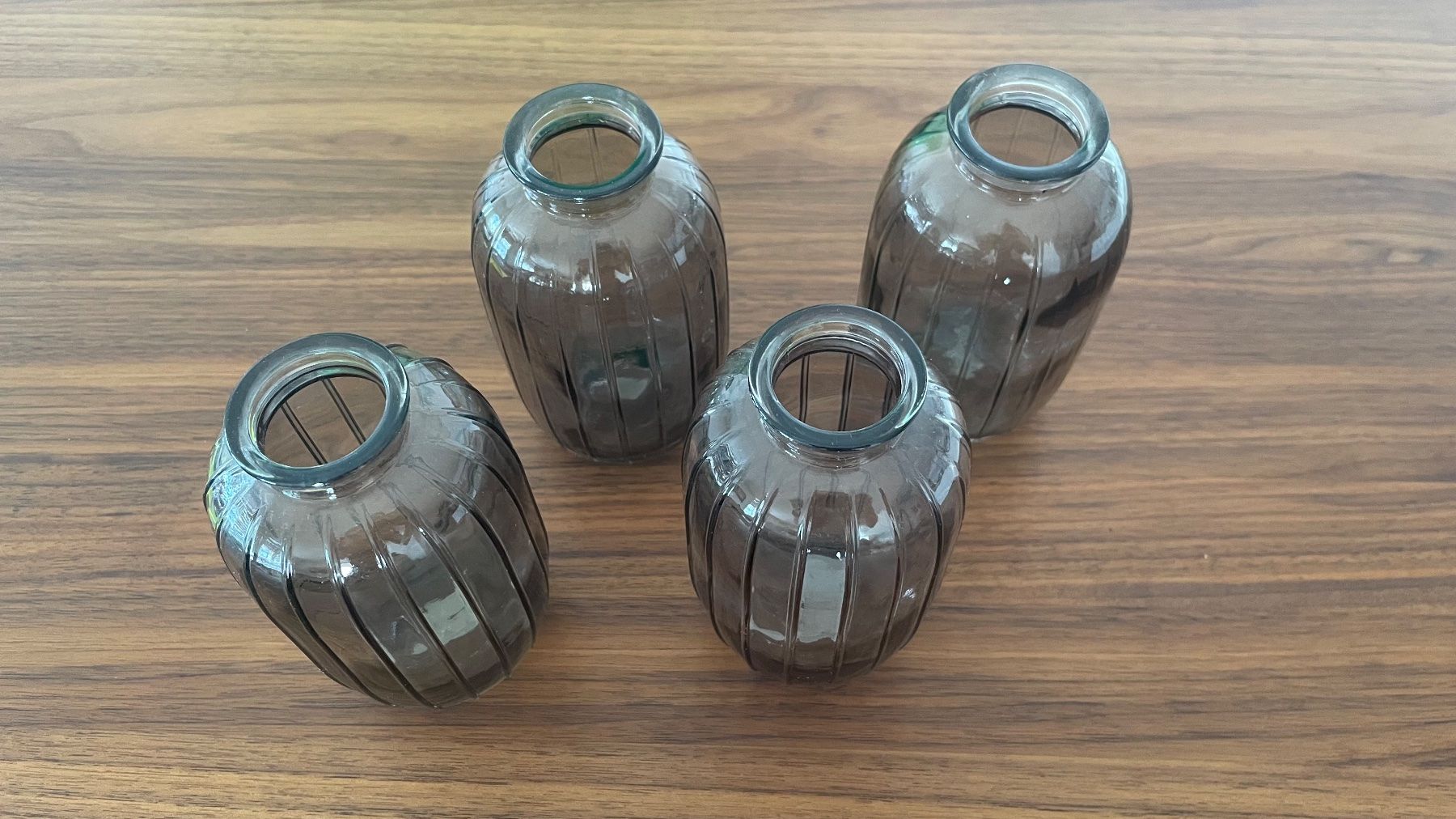Vase & Récipients: 4 Glasvasen grau geriffelt – D'occasion à Wetzikon ZH par Filopf 1