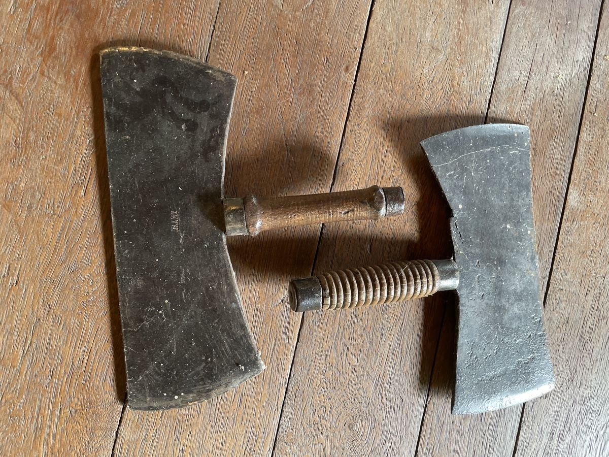 Posate: Alte Metzger Messer mit Schlacht Bock – Usato da Buch b. Frauenfeld venduto da Fuchs-Loch