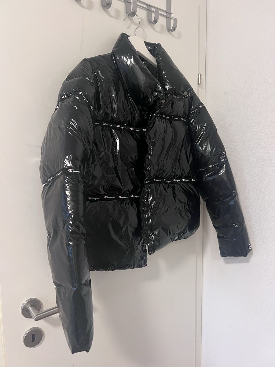 Champion Giacche: Schwarze Champion Winterjacke, glänzend – Nuovo (secondo la descrizione) da Ebikon venduto da ber_dcm6 1