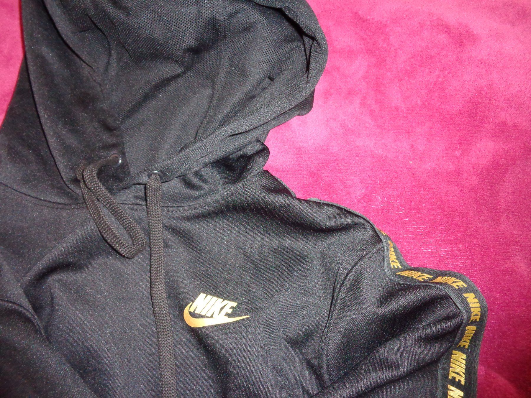 Lotti di vestiti: Trainer Nike Gr S schwarz mit Gold – Usato da Liestal venduto da Gecko16 8