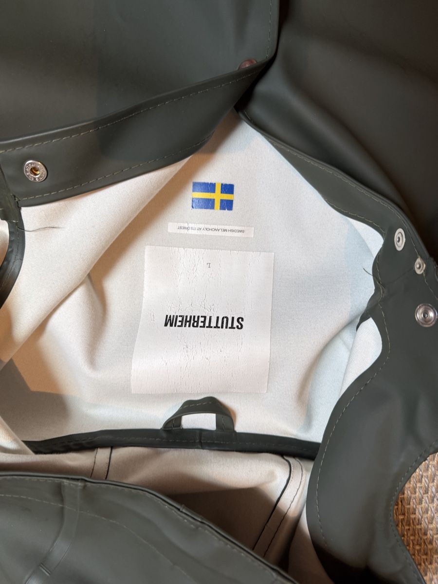 Stutterheim Cappotti: Regenmantel Stutterheim, grau Grösse L, gebraucht – Usato da Mettmenstetten venduto da Starbright2 2