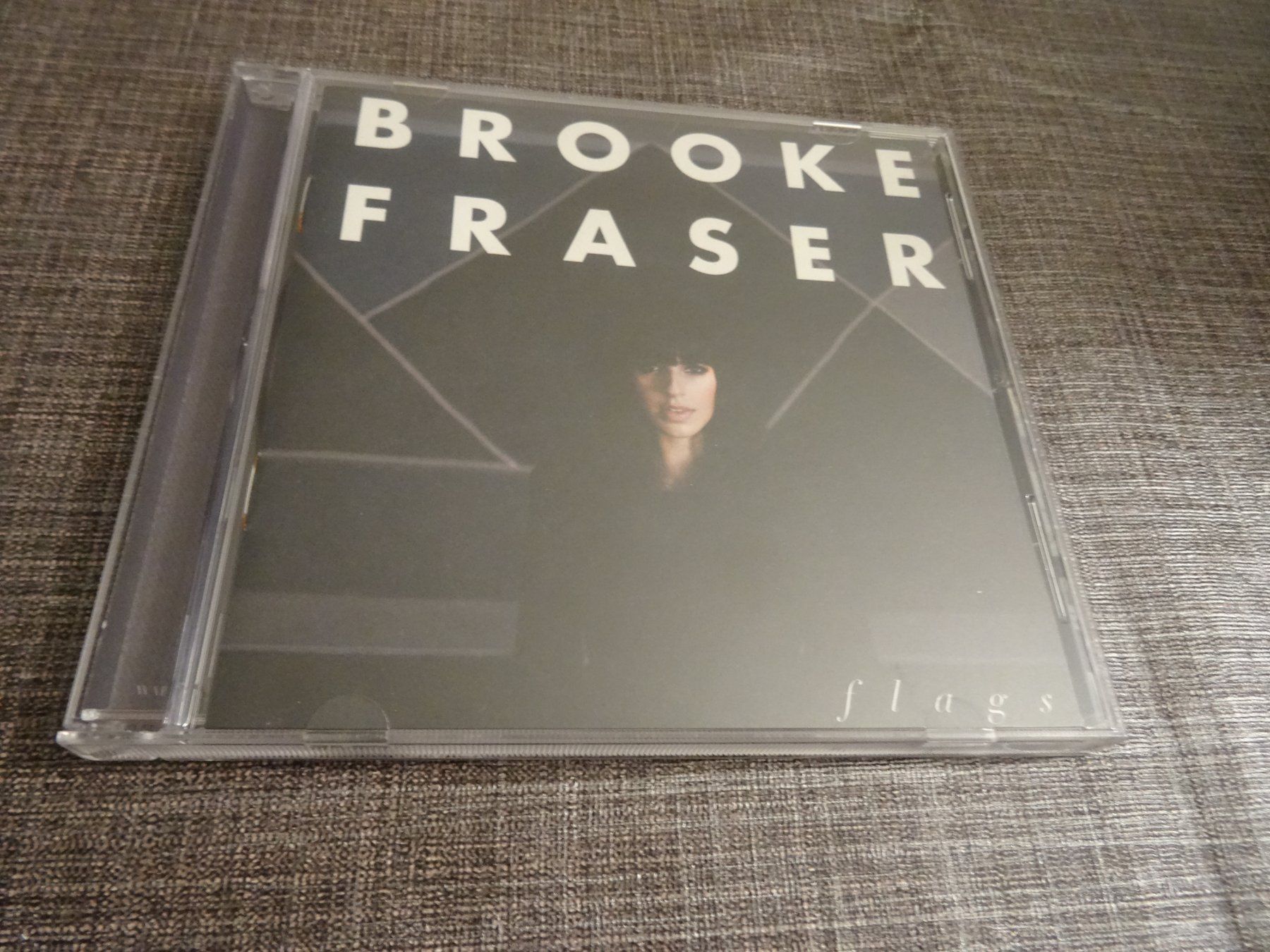 CD: Brooke Fraser - Flags CD – Usato da Olten venduto da Disc-Ausverkauf