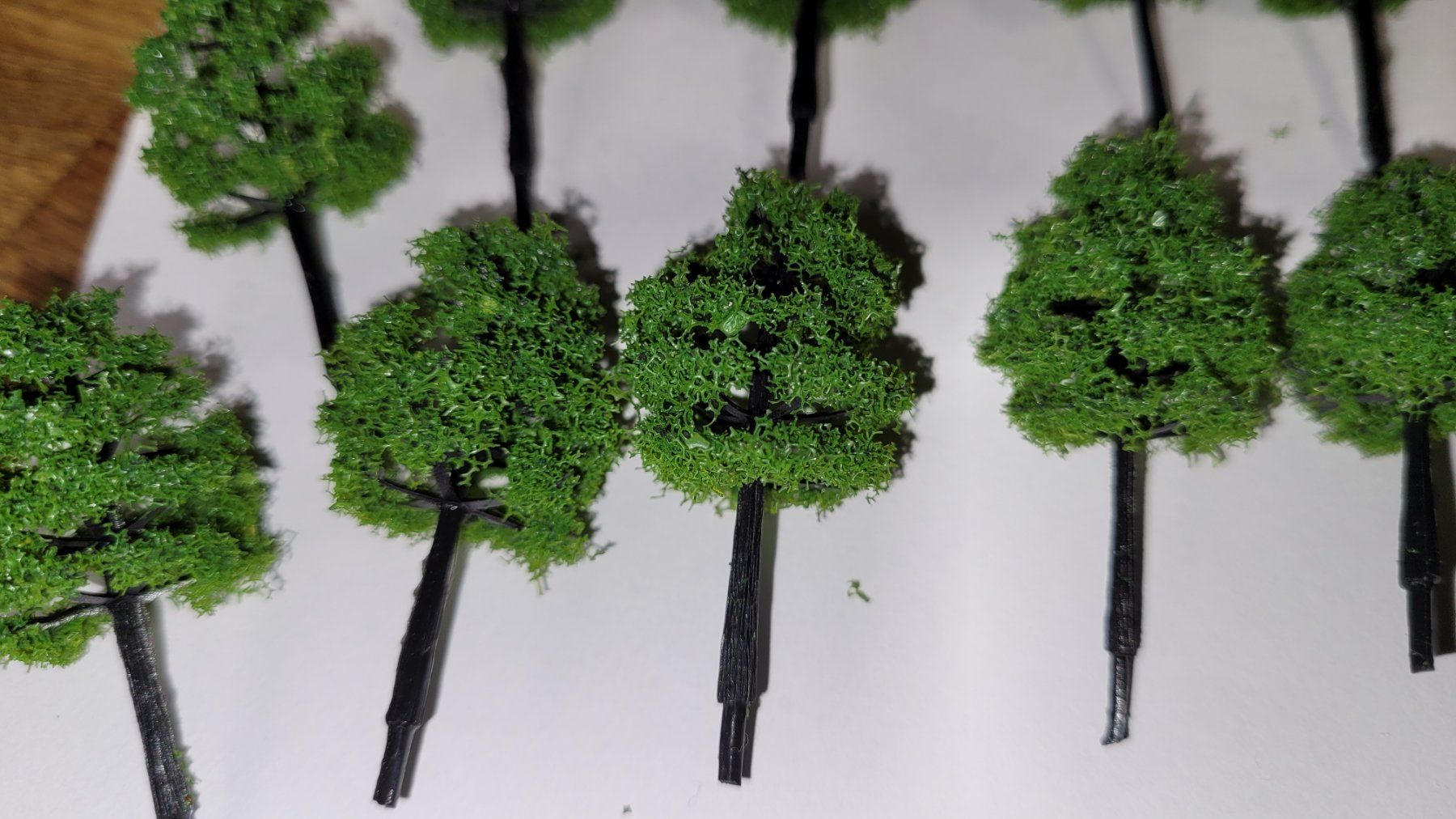 Modellini di ferrovie: 15 très jolis arbres – Nuovo e nell'imballaggio originale da Saxon venduto da Sebdem 1