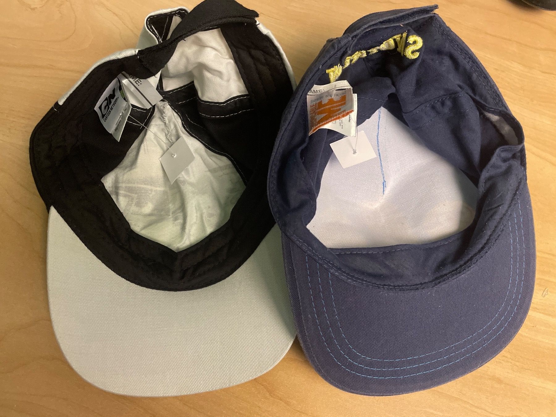 Altro abbigliamento per bambino: 2 CAP minnions/Ben10  Gr.6-8j. – Usato da Obergerlafingen venduto da cabo4 1