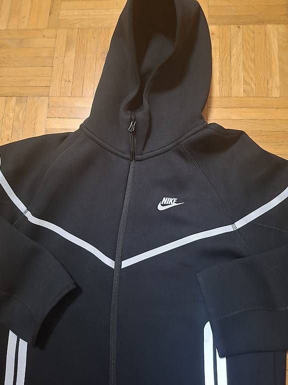 Completi: Nike Tech Fleece Traingsanzug – Usato da Wetzikon ZH venduto da cet_6fbf 2