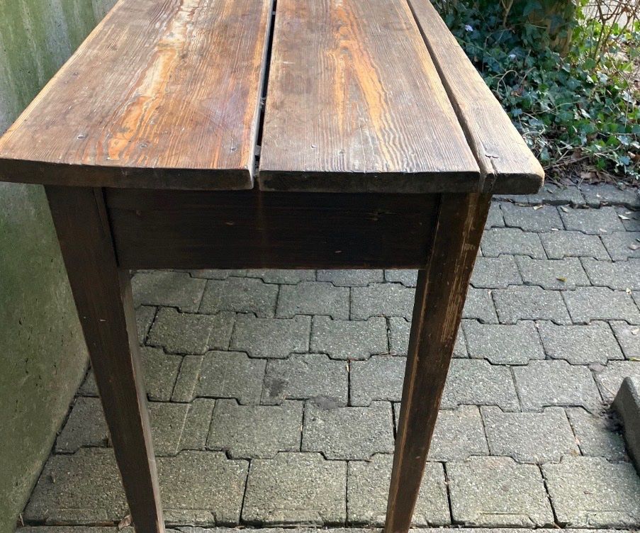 Tables: Rustikaler antiker Holztisch – D'occasion à Zürich par Affari.zh 2
