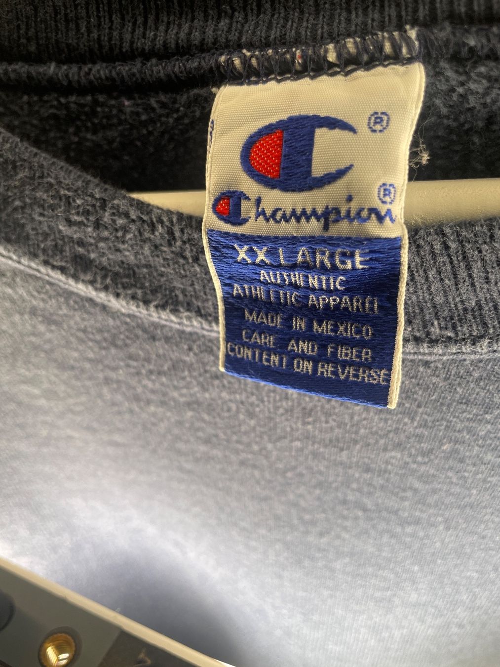 Champion Maglioni & Felpe: Champion Sweatshirt Dunkel Blau XXL – Usato da Capolago venduto da LA.BOTTEGA 3