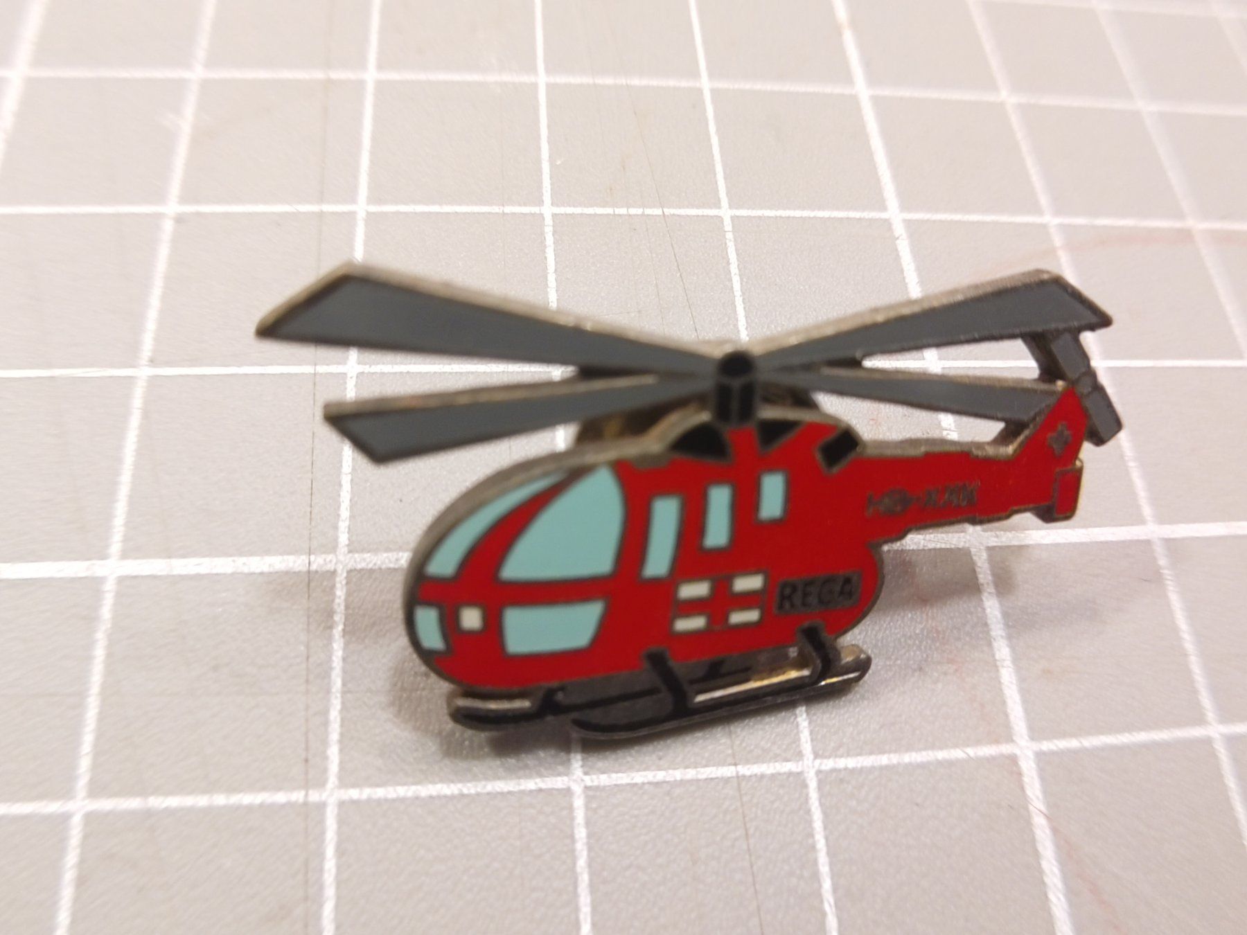 Spille & Fermagli: REGA Pin / Anstecknadel Helikopter – Usato da Moosseedorf venduto da Smammut