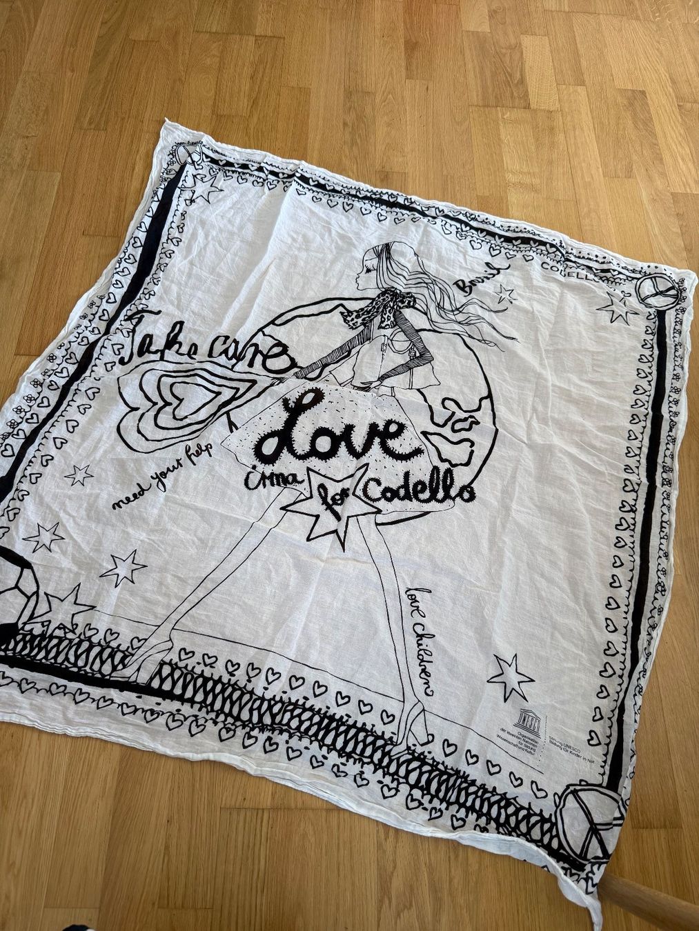 Codello Foulard & Sciarpe: Tuch von CODELLO - IRMA - Charity Tuch mit UNICEF – Usato da Zürich venduto da Dan_Hak 1