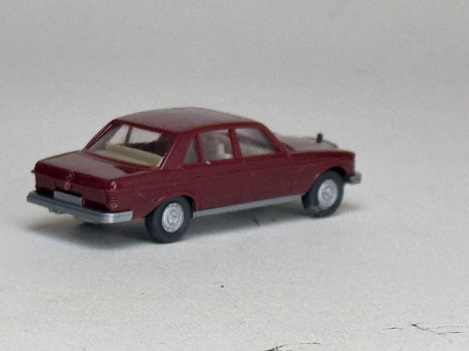 Wiking Modellautos: Mercedes 240 D braunrot – Gebraucht aus Elm von Wikmtz 1