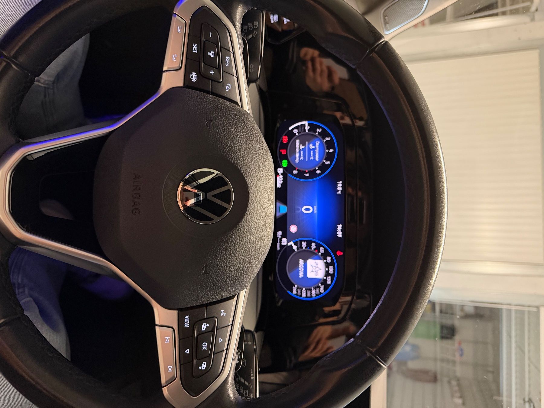 VW Autos: VW Golf 8 1.0 etsi – Gebraucht aus Schönenwerd von pao_l5rq 2
