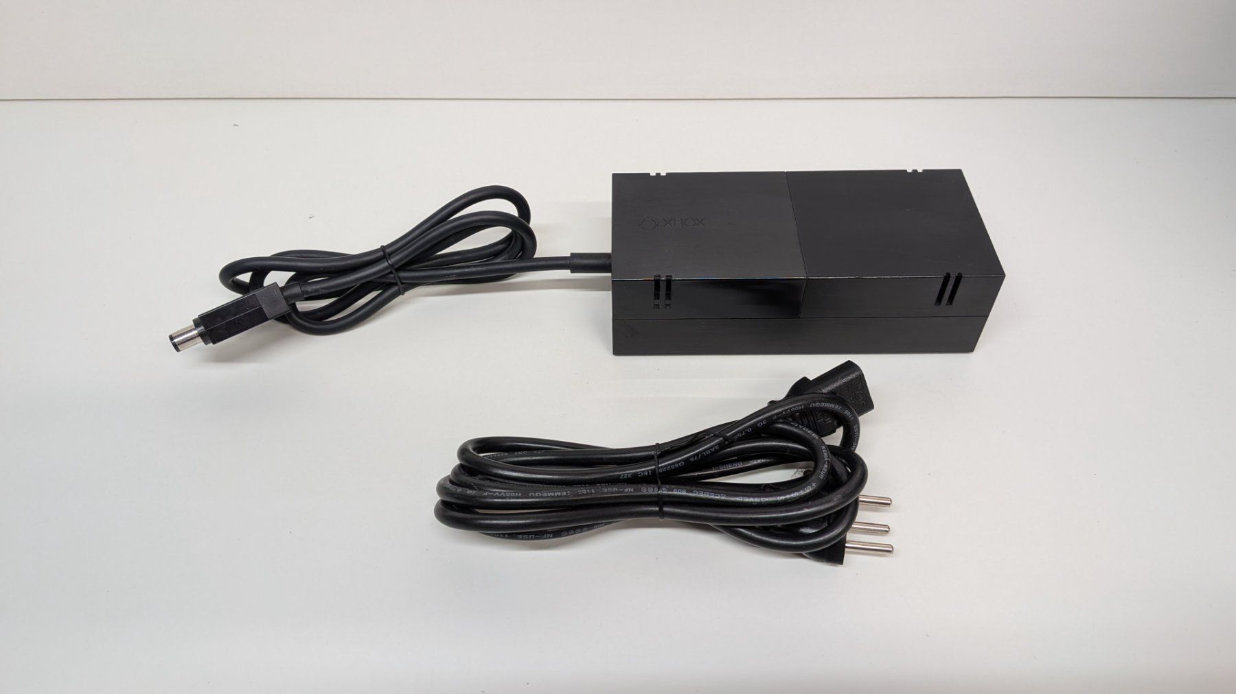 Microsoft Câbles: Original Xbox One Netzteil / Power Supply – D'occasion à Menziken par mame18