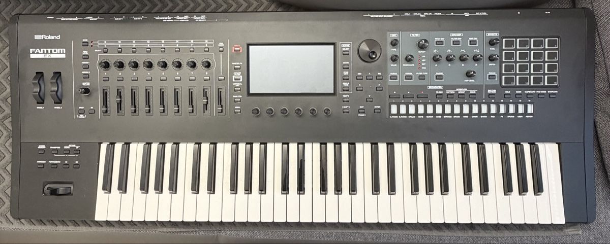 Roland Musikinstrumente: Roland Fantom 6 EX – Neu und originalverpackt aus st.gallen von Musikcarlo