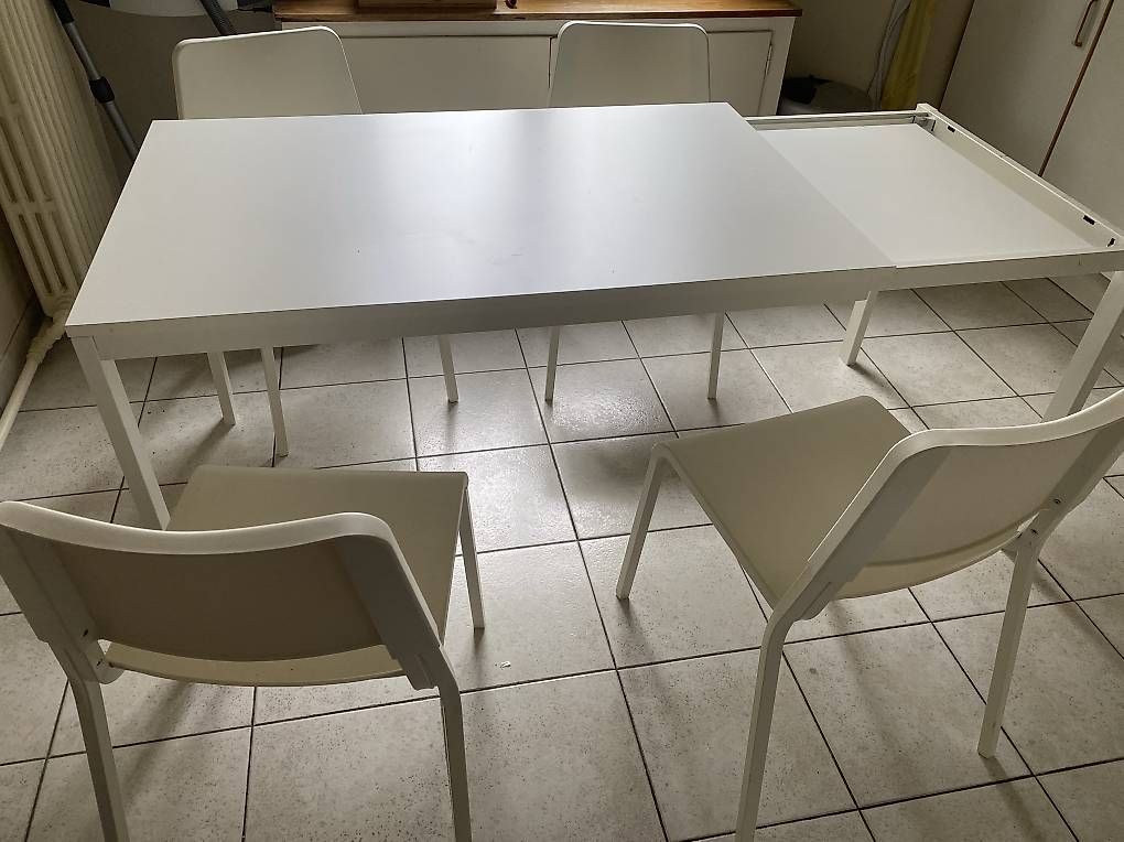 Set tavolo e sedie: Ensemble table et 4 chaises en parfait état  – Usato da Le Grand-Saconnex venduto da Polenta5 2