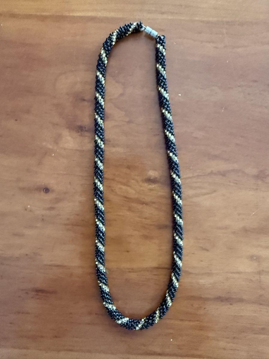 Catenine: Halskette Schwarz-Gold Spiralmuster – Usato da Urdorf venduto da Chapar
