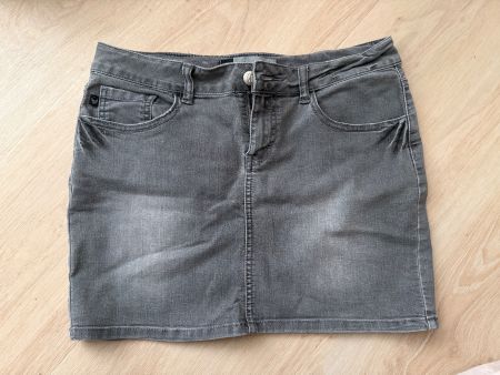 Grauer Jeansrock mit Libellen-Motiv, Grösse S