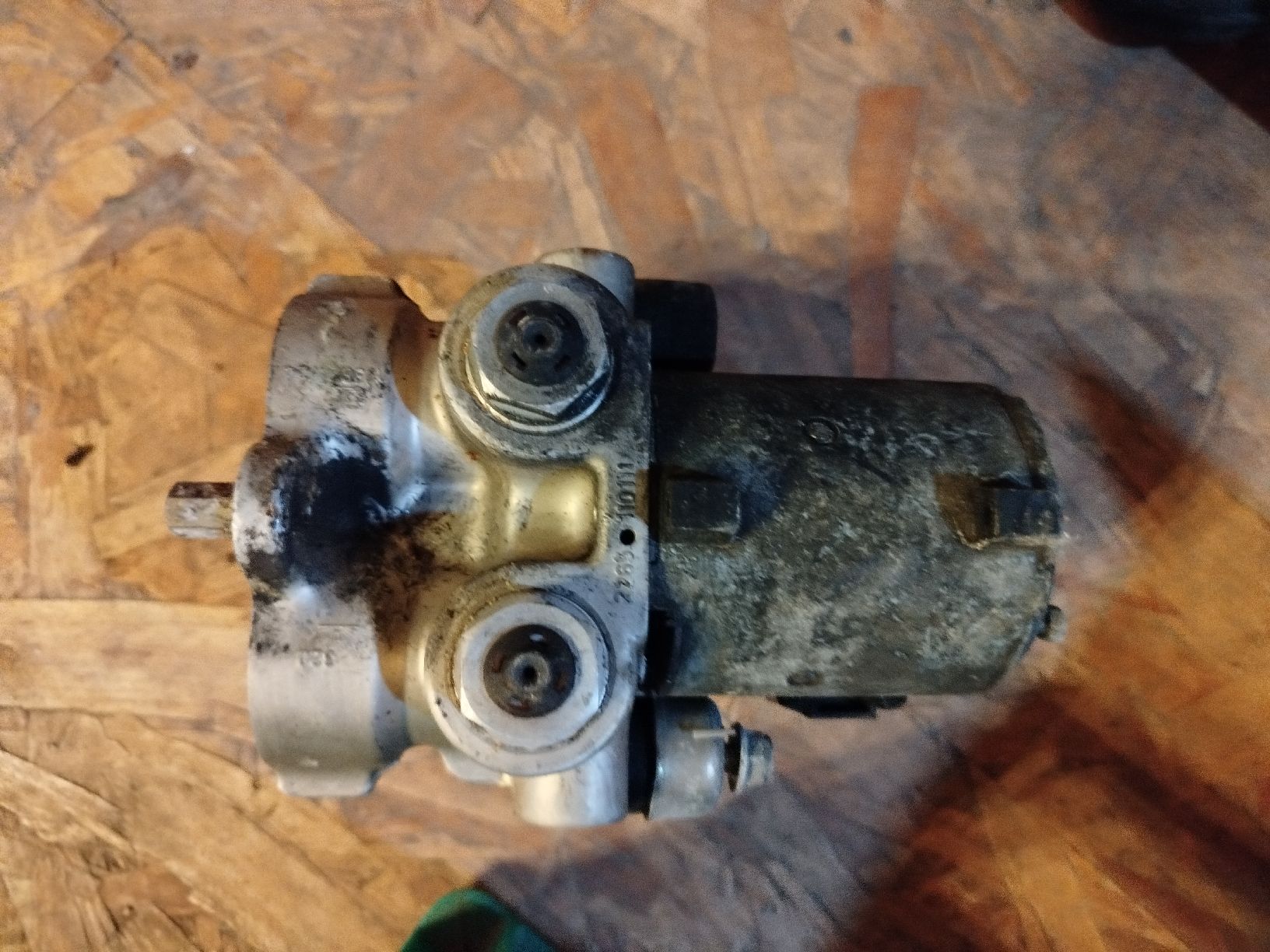 BMW Tutti pezzi di ricambio auto: module Abs BMW E34 m5 – Usato da Neuchâtel venduto da lyd_67kk 2