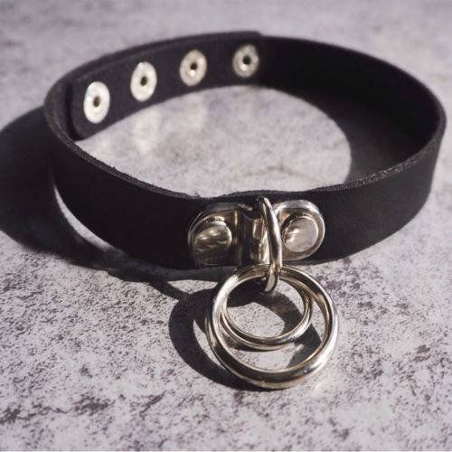 Catenine: Halsband BDSM Ring Gothic Punk Emo Fetisch Chocker – Usato da Fischbach-Göslikon venduto da PitBullDoll