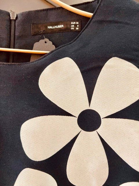Hallhuber Vestiti: Blumenkleid in schwarz/weiss – Nuovo e nell'imballaggio originale da Zürich venduto da Naebeli 3