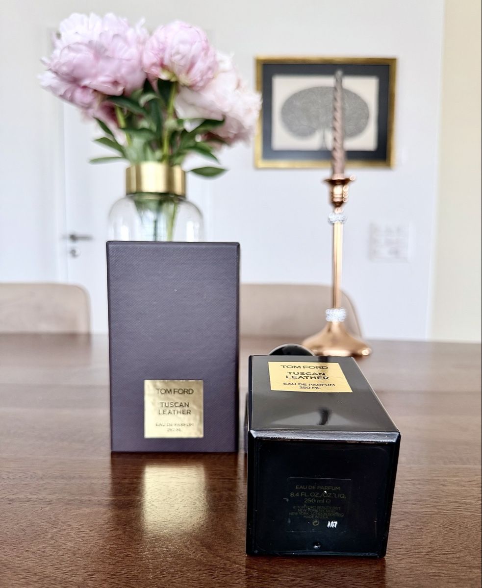 Flaconi: Tuscan Leather by Tom Ford 250ml - Empty Flacon – Usato da Solothurn venduto da kor_7mpb 2