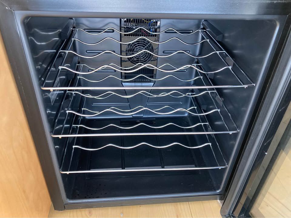 Kühlschrank: Weinkühler für mind. 12 Flaschen – Gebraucht aus Rudolfstetten von Stellina1975 1