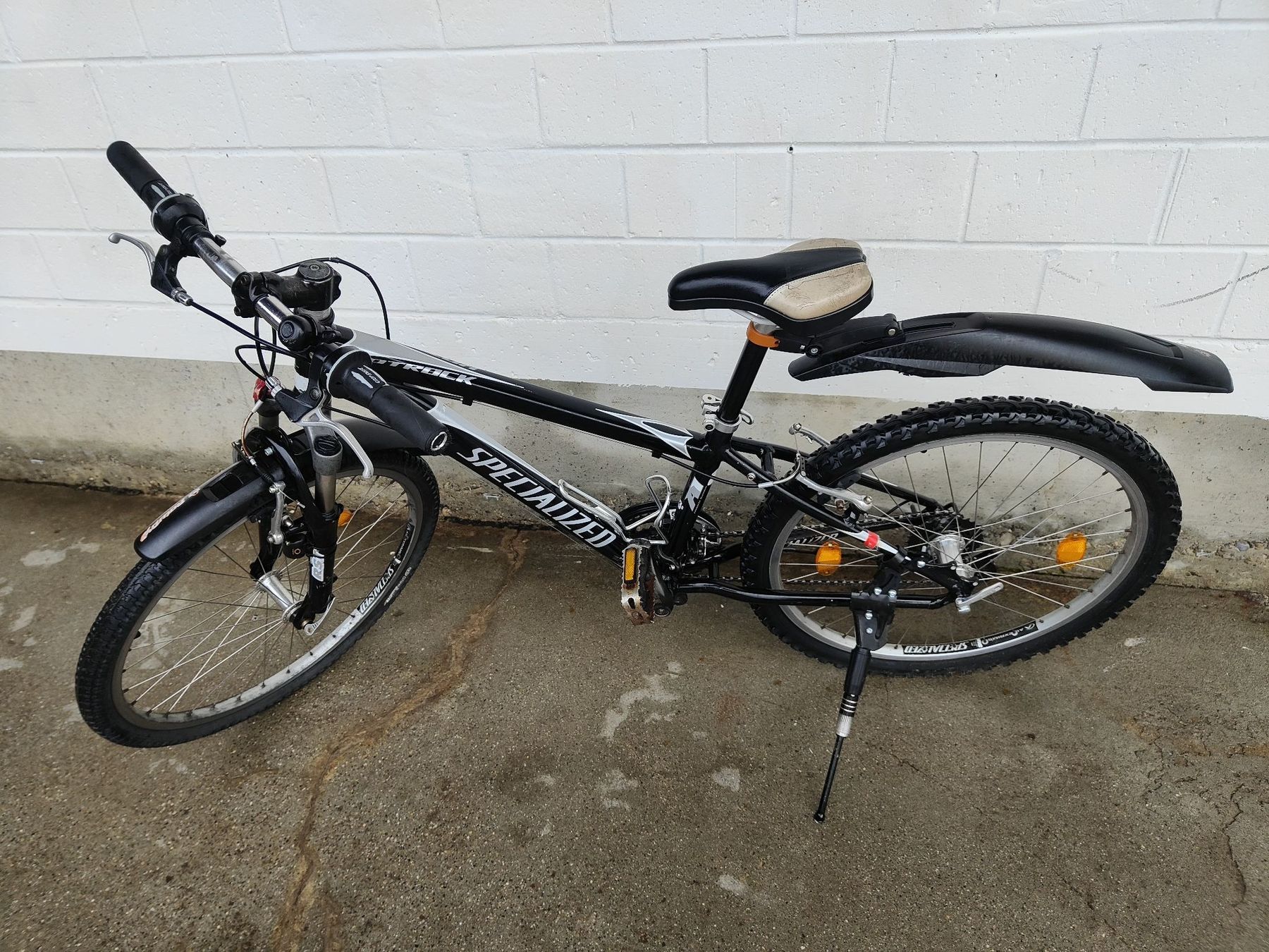 Specialized Velos: Jugend-Mountainbike Specialized Hotrock – Gebraucht aus Worb von