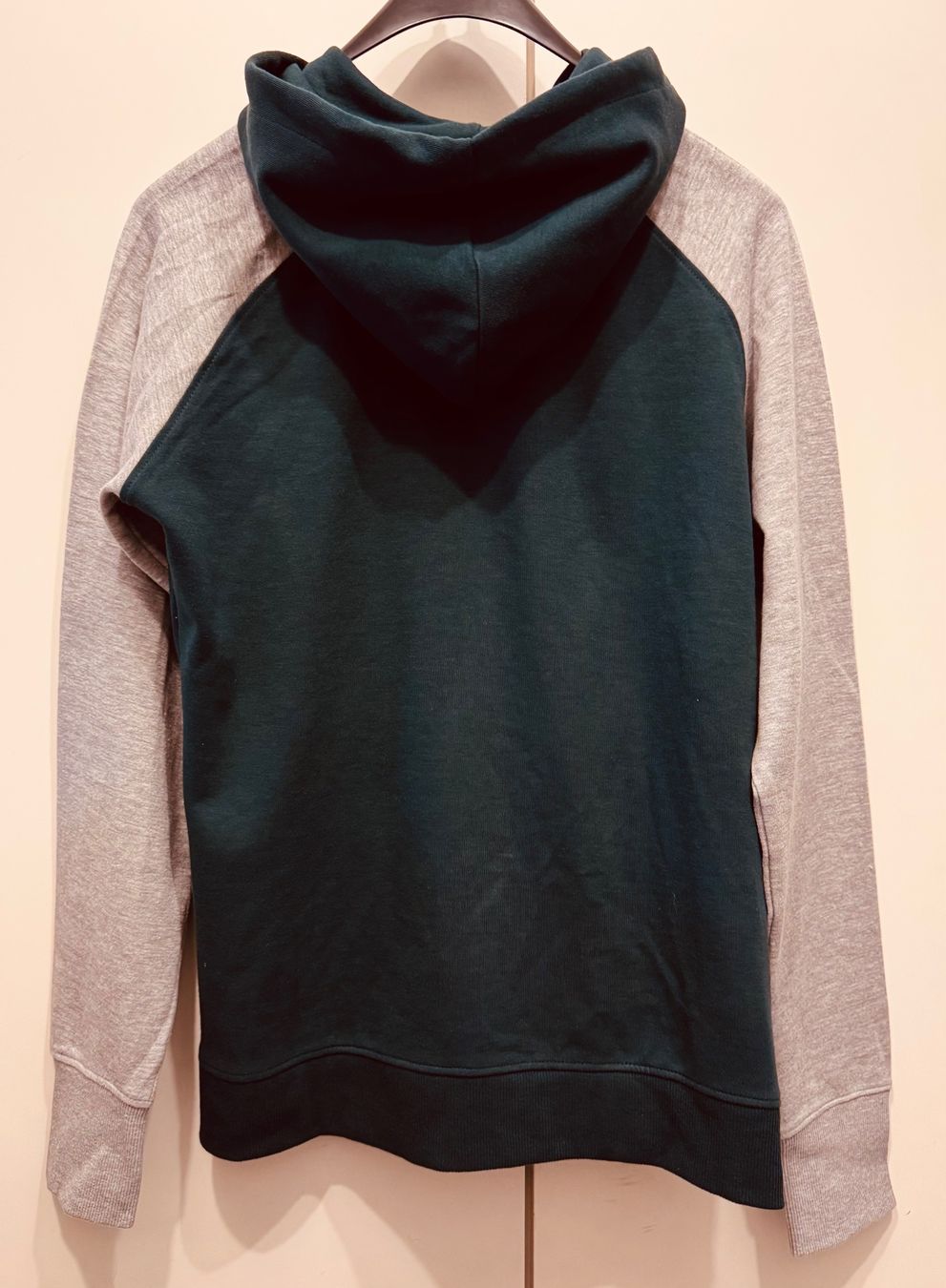 Bench Giacche: Sweat à capuche BENCH, bicolore vert-gris, taille 44/46 – Nuovo e nell'imballaggio originale da Genève venduto da OnSale 3