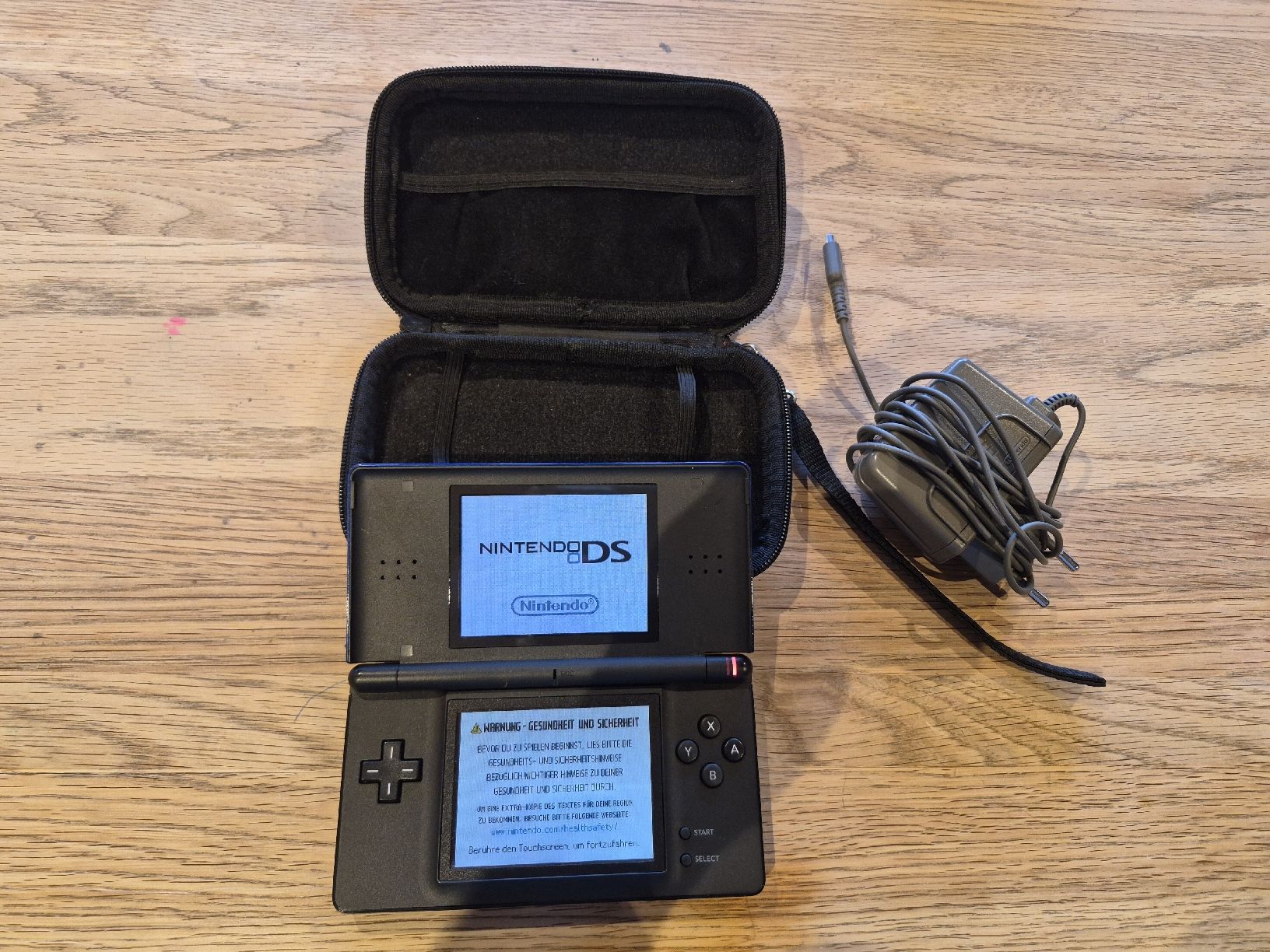 Nintendo Console: Nintendo DS Lite + Mario + Ladekabel – Usato da Oberegg venduto da kev_58s7 1