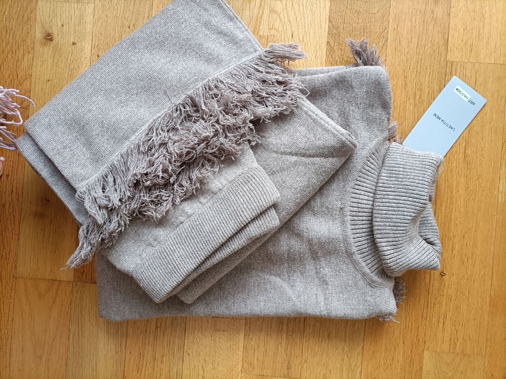Lotti di vestiti: Ensemble pull et pantalon à franges, neuf avec étiquette – Nuovo e nell'imballaggio originale da La Chaux-de-Fonds venduto da Luxary.25cachmirepro 8