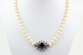Perlenkette mit Turmalin Brillant Verschluss 18K Gold *S2502