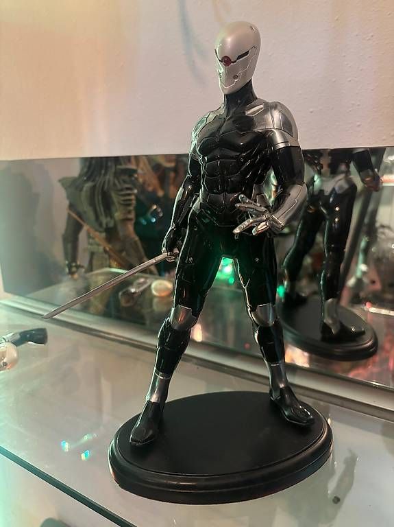 Statuette: Cyber-Ninja 1:6 Statue aus Resin – Usato da Zürich venduto da samg00dy