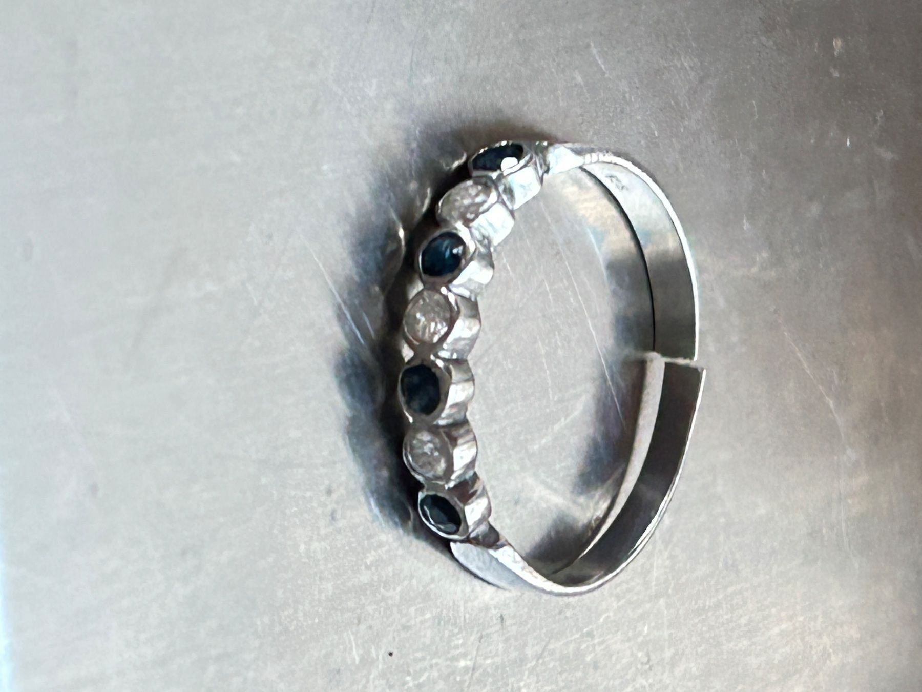 Ringe: Silberring mit schwarzen und weissen Steinen Gr. 58 – Gebraucht aus Laufen von belleskulptur 7