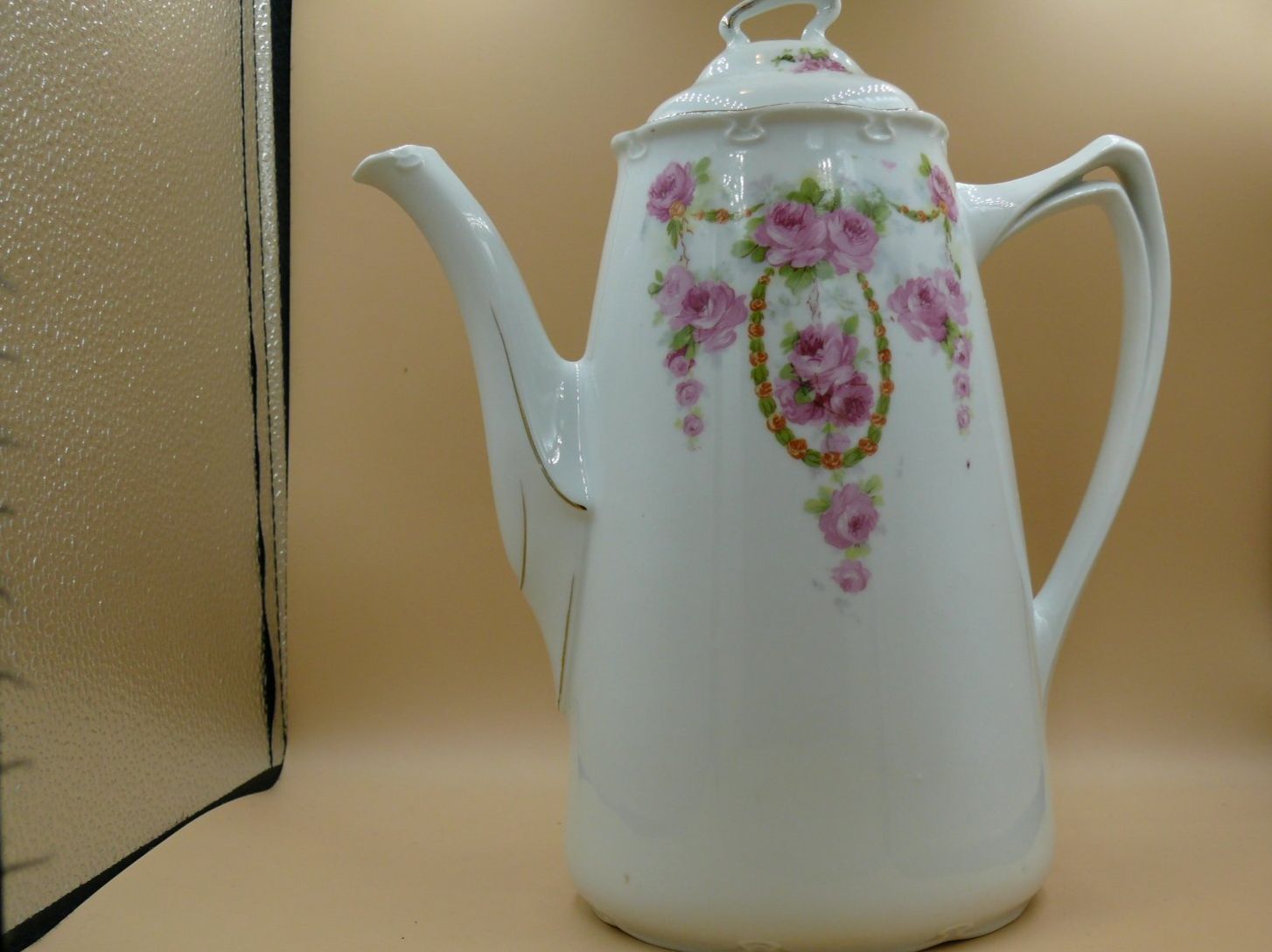 Teekannen: Kaffee oder sonstige Kanne mit Rosenmotiv – Gebraucht aus Schwarzenburg von Unterwahlern