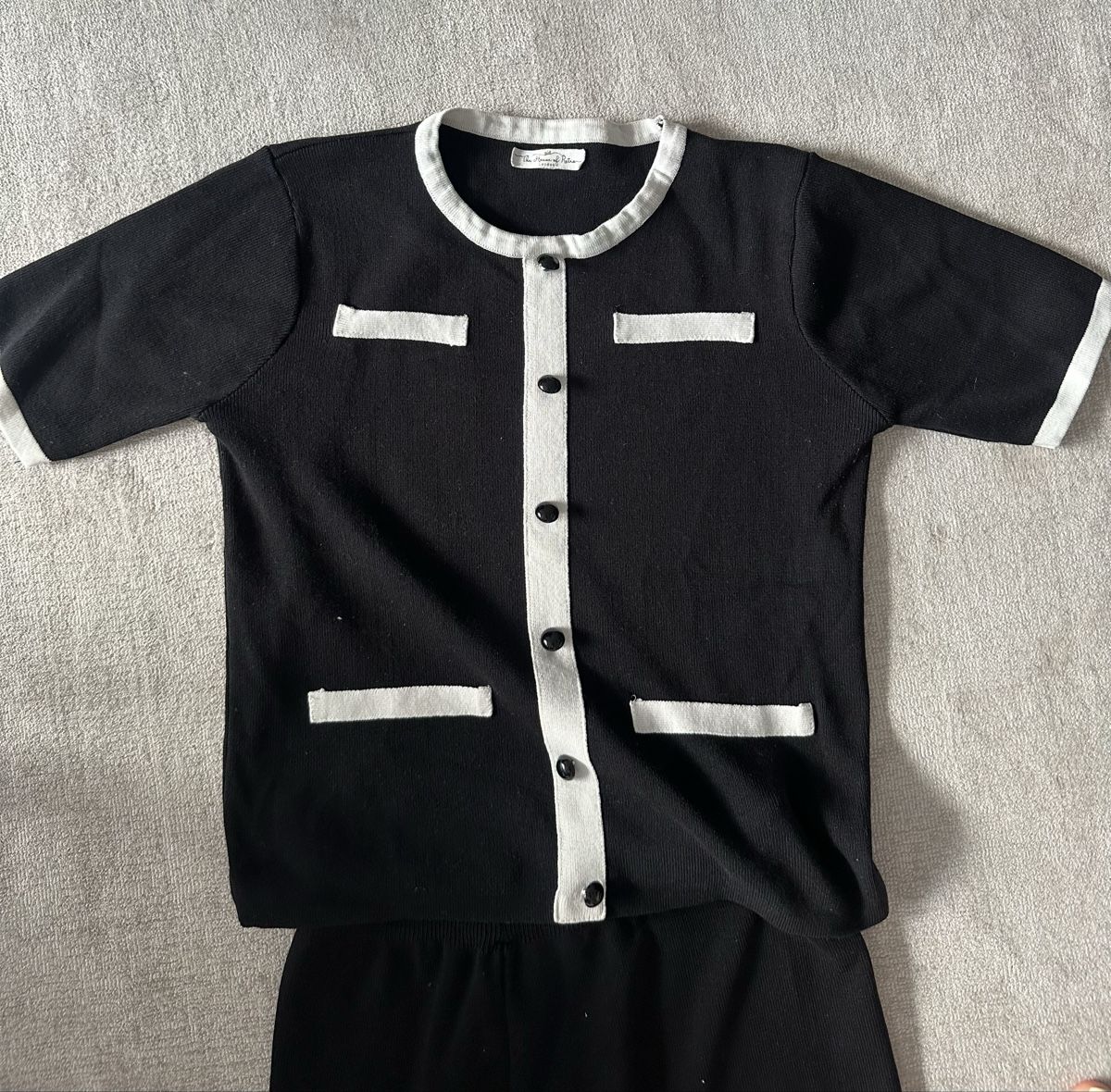 Lotti di vestiti: Black two-piece set – Nuovo (secondo la descrizione) da Zürich venduto da juz_2t2j 1