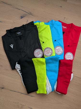 Schiedsrichter Trikot-Set Macron 2022