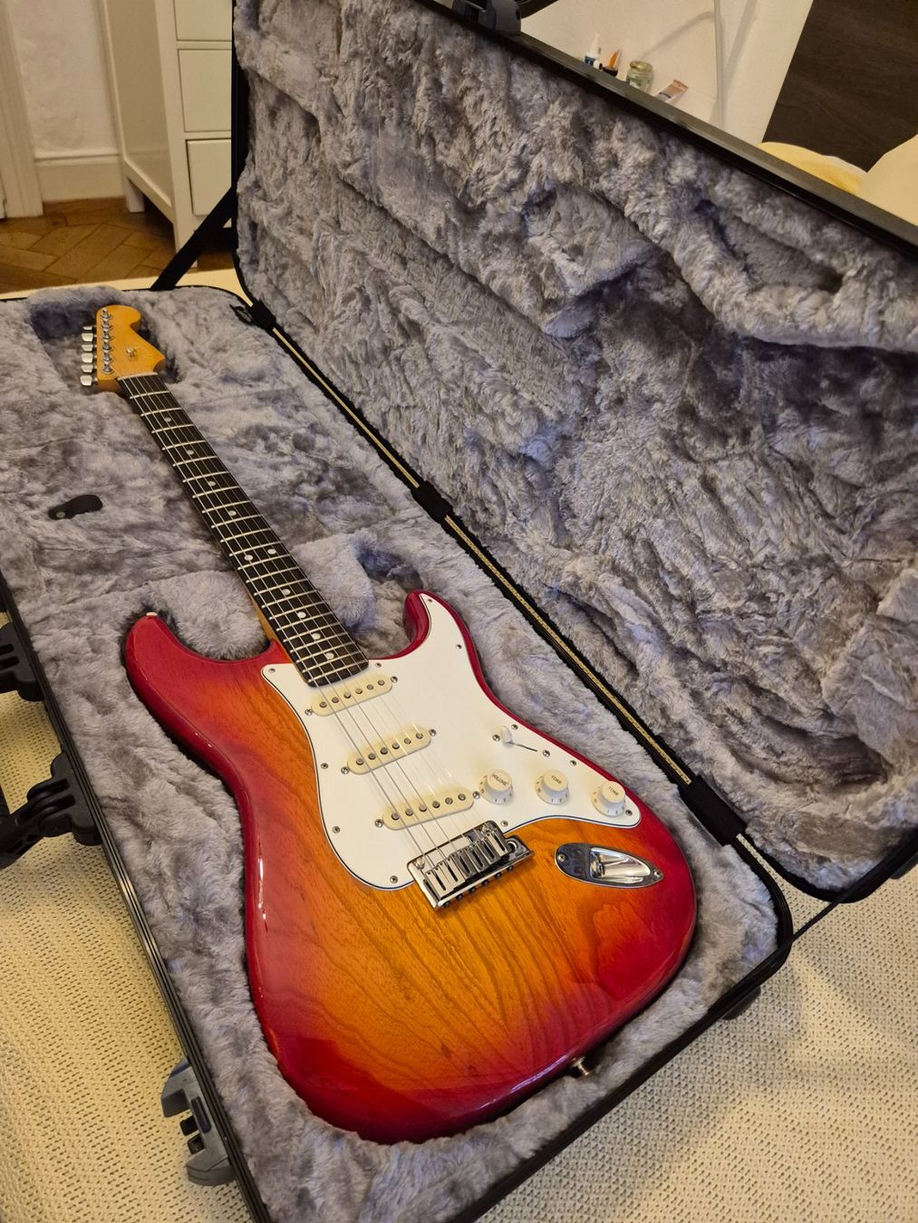 Fender Strumenti musicali: Fender stratocaster american elite Aged Chary modifiziert – Usato da Zürich venduto da mtm_6wl8