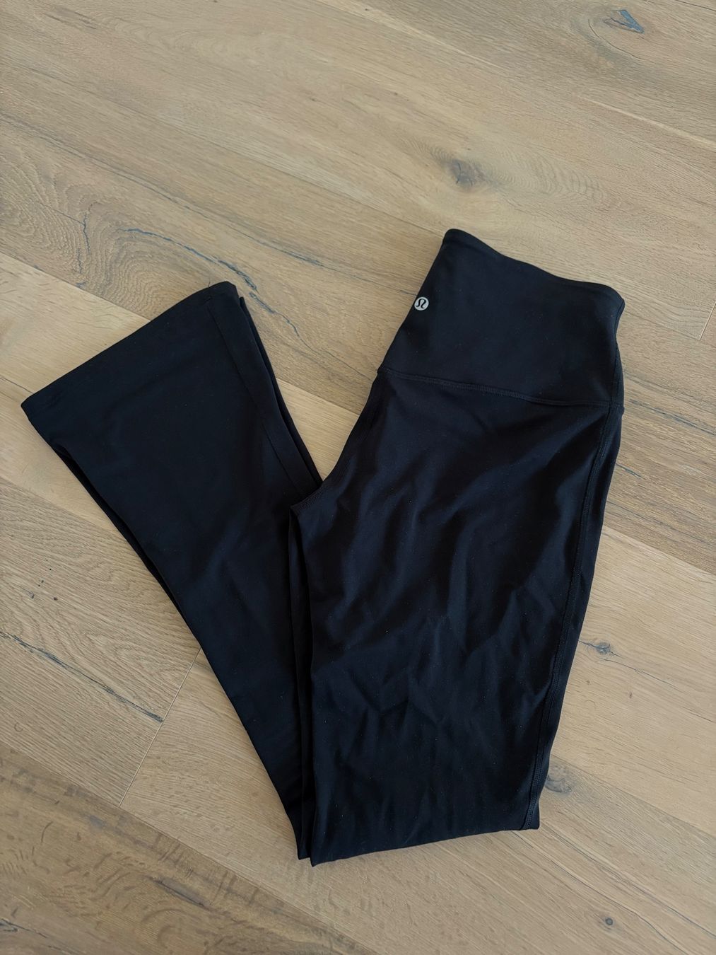 Lululemon Leggings: lululemon Leggings Align flared - Gr. 8 – D'occasion à Oberbuchsiten par no5_t19p9