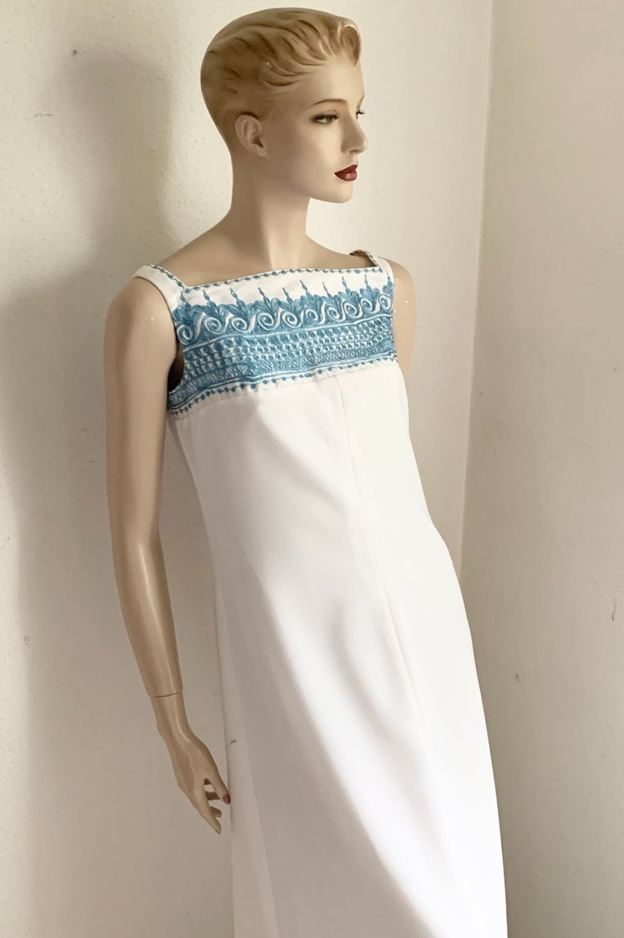 Vestiti: Weisses Sommerkleid mit blauer Bordüre – Usato da Kloten venduto da Nephty 2