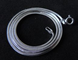 Quadratische Silber 925 Schlangen Halskette 43 cm / 1,5 mm
