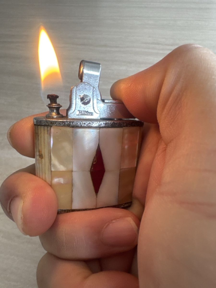 Feuerzeuge: Benzin Feuerzeug Hilton Excellent Regular Perlmutt  – Gebraucht aus Burgdorf von LAD_Feuerzeug_4445 4