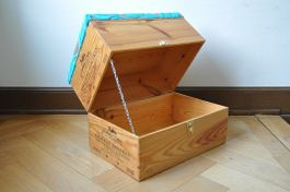 Exklusive Sitztruhe/Sitzhocker/Möbel aus Weinkisten Mod. 10
